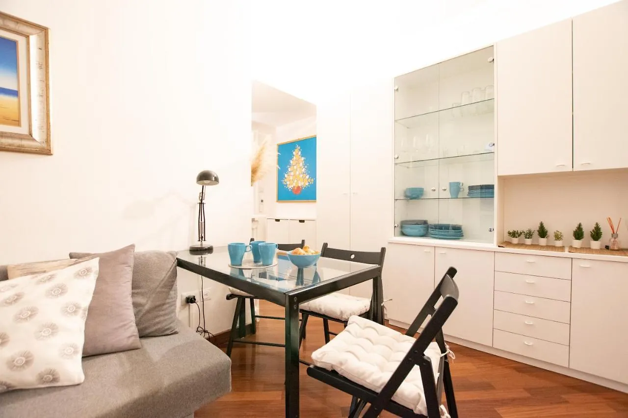 I Host Apartment - Bazzini 9 Milan 0*,