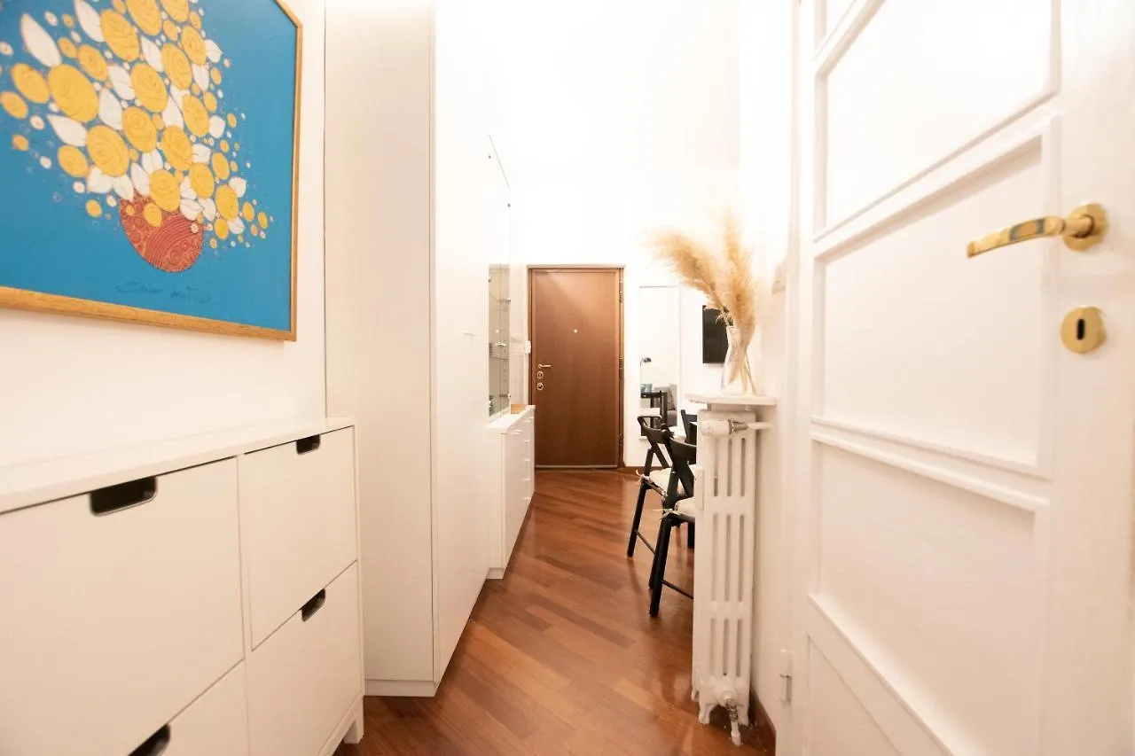 I Host Apartment - Bazzini 9 Milan 0*,  Italy